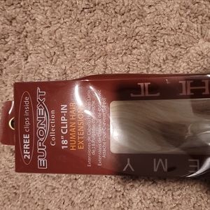 Nwt never used 18 inch 10 pc clip in hair extensions blonde frost
